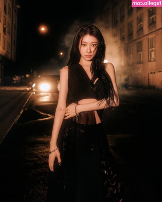Chaeryeong - My gift ....sexy flexing what do you think, tinies?