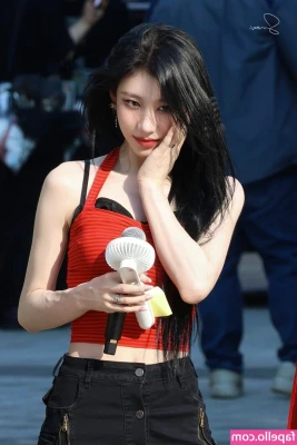 Chaeryeong - Filming some solo videos tonight! What do you guys wanna see😈 
