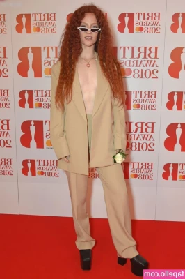  [ jess-glynne ] - Something is going around with a sickness  I m sorry I haven t posted