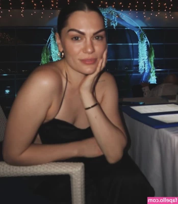  [ jessie-j-1 ] - I want to go to a pool