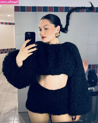  [ jessie-j-1 ] - Luci spanks herself and jiggles her booty for you too
