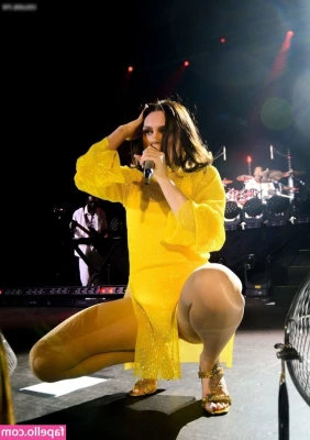  [ jessie-j-1 ] - Okay, I know you don't know I am a freak...lol I love to give a some