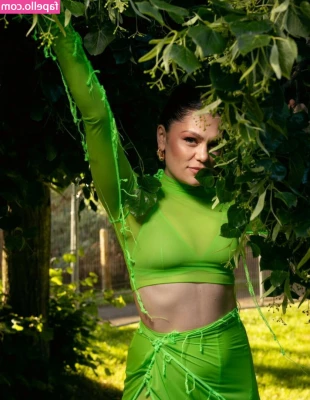  [ jessie-j-1 ] - To my fans  I want to apologize for the biggest delays now  I ve