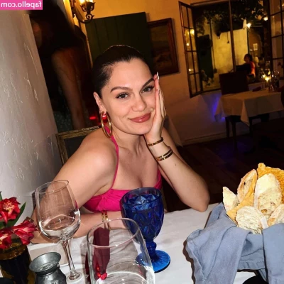  [ jessie-j-1 ] - Welcome baby  FREE SUBSCRIBE    ad    brunette1608    Sexting 
