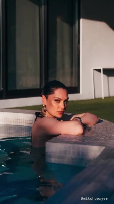  [ jessie-j-1 ] - Seguimos celebrando la navidad !!!quieres ver la fantasía del elfo ?