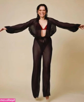  [ jessie-j-1 ] - It’s heating up outside