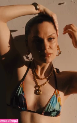  [ jessie-j-1 ] - Nice shower   come join me and finish with ur Dick inside me