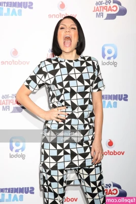 Jessie J 1 [ jessie-j-1 ] - "Comience su día con una sonrisa y todo irá bien."