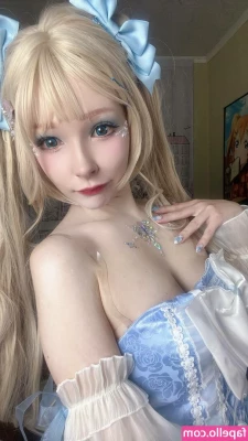 kittie_meo [ kittie-meo ] - Love taking my socks off after they get all sweaty at the gym    Tip 
