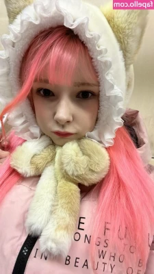 kittie_meo [ kittie-meo ] - Heres a quick clip of me teasing my pussy with my heart shaped plug in
