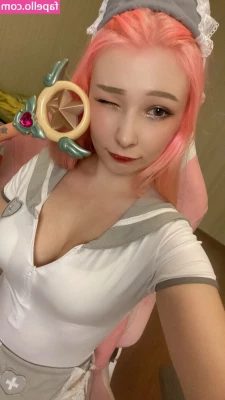 kittie_meo [ kittie-meo ] - I really could use someone behind me right now
