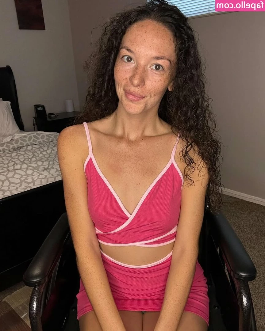 evaziegler - I do some squats to get my ass bigger  I am gassy as usual and with