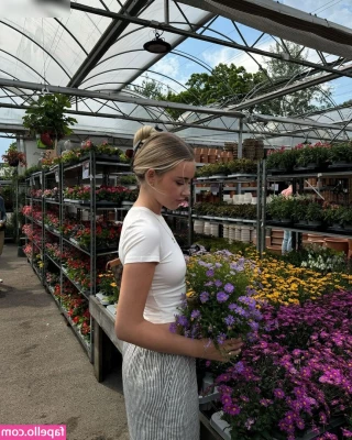 Lili Hamann [ lili-hamann ] - old selfie  I kind of miss my natural hair color  But I m excited to