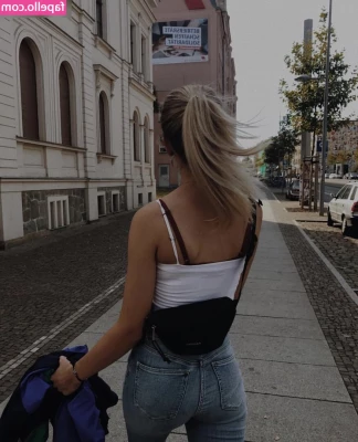 Lili Hamann [ lili-hamann ] - Good Moaning ☀️💦 What are you doing today