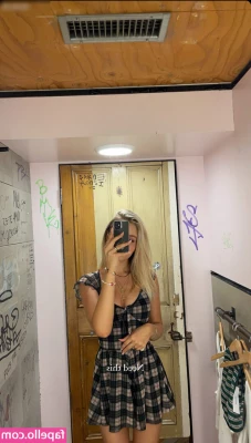 Lili Hamann [ lili-hamann ] - A reverse striptease for your humpday