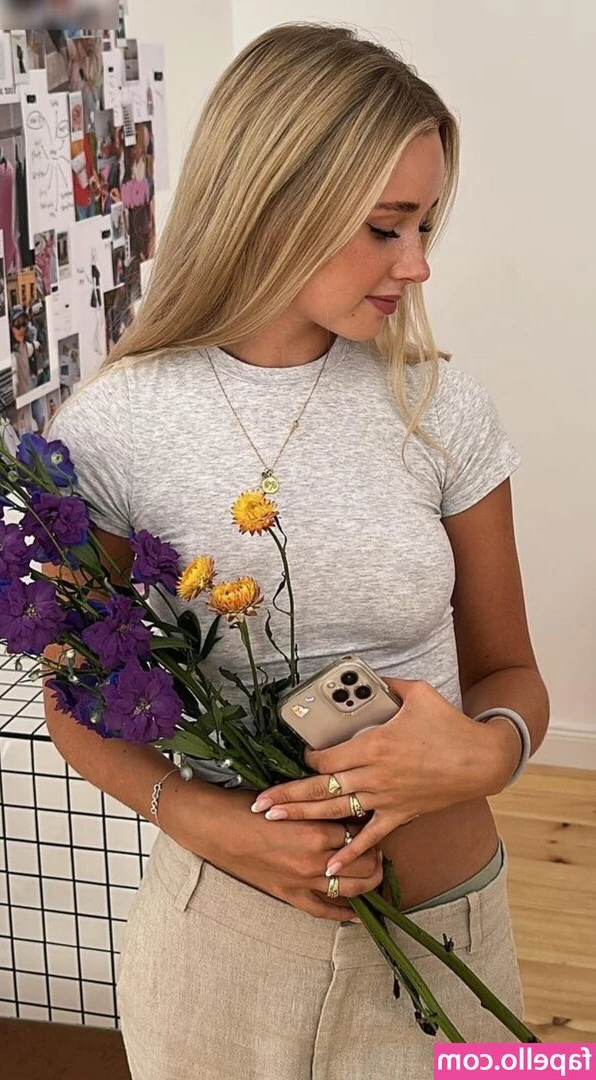 Lili Hamann [ lili-hamann ] - A Way About Her - Photos