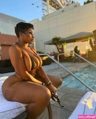 Oluwalinda - Can you Cum watch me play with myself  Also cuddle me after