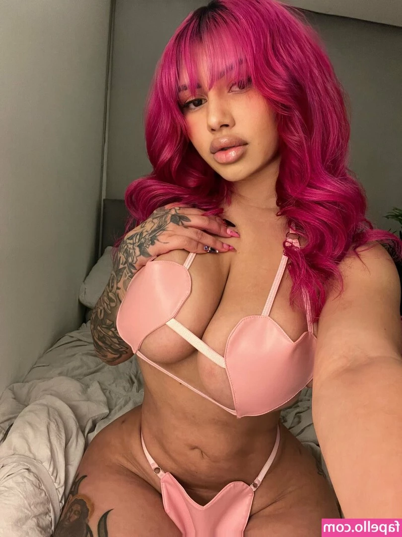 Alanamarriee - Morning Wood Who else woke up hard or horny this morning? 😈