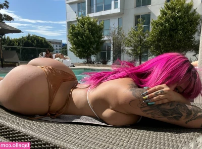 Alanamarriee - Good morning. I see you staring ;)
