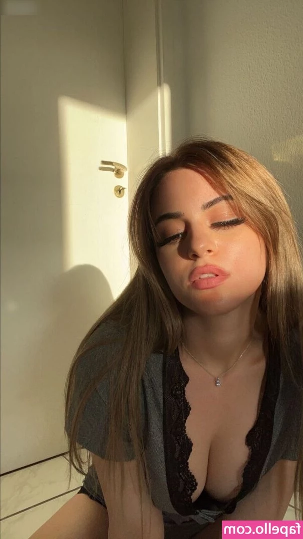 cheyennenauert - Available for video chats and going live at 3pm central