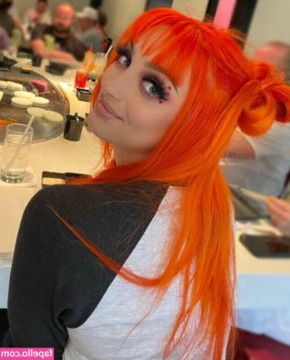 GiGi Dolan [ gigi-dolan ] - Neonlight and boobs out