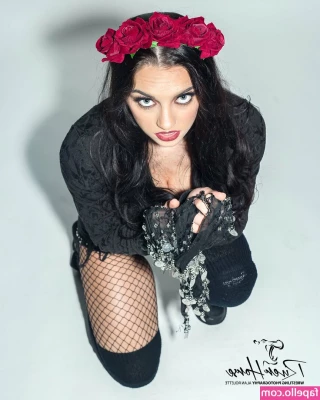 GiGi Dolan [ gigi-dolan ] - Que rico rebotan mis nalgas mientras atiendo a este culito  