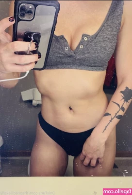 GiGi Dolan [ gigi-dolan ] - Black bra  Yes  oh no  Lol