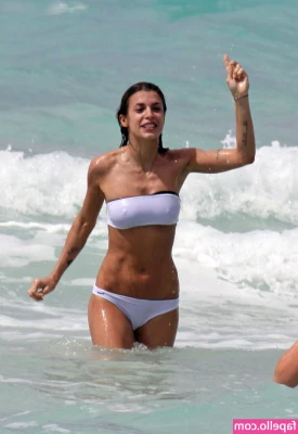 Elisabetta Canalis [ elisabetta-canalis ] - Un Streep tease después del gym   Si te gusta ver contenido así