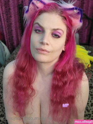 sonjahaze - tip me any amount for a surprise i your DMs 🤭