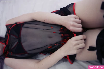 Keekihime - Slowly jerking my big uncut cock with lube 😈 Edging a bit until I