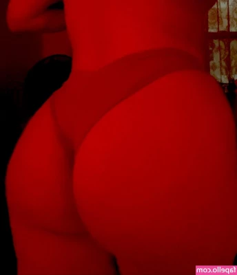 Ygwbt [ ygwbt-1 ] - Take a peak at this hottie    Onlyfans com siren-moonstone Free 