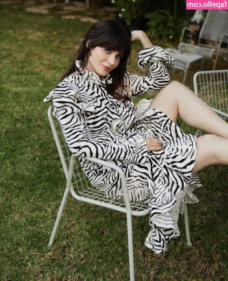  [ zooey-deschanel ] - Who wants to hold my hair?😜