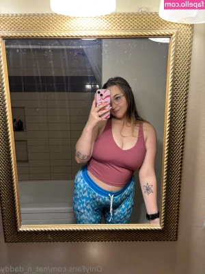 nat_n_daddy [ nat-n-daddy ] - Just sent over a lil poolside strip to my rebill VIPs for free