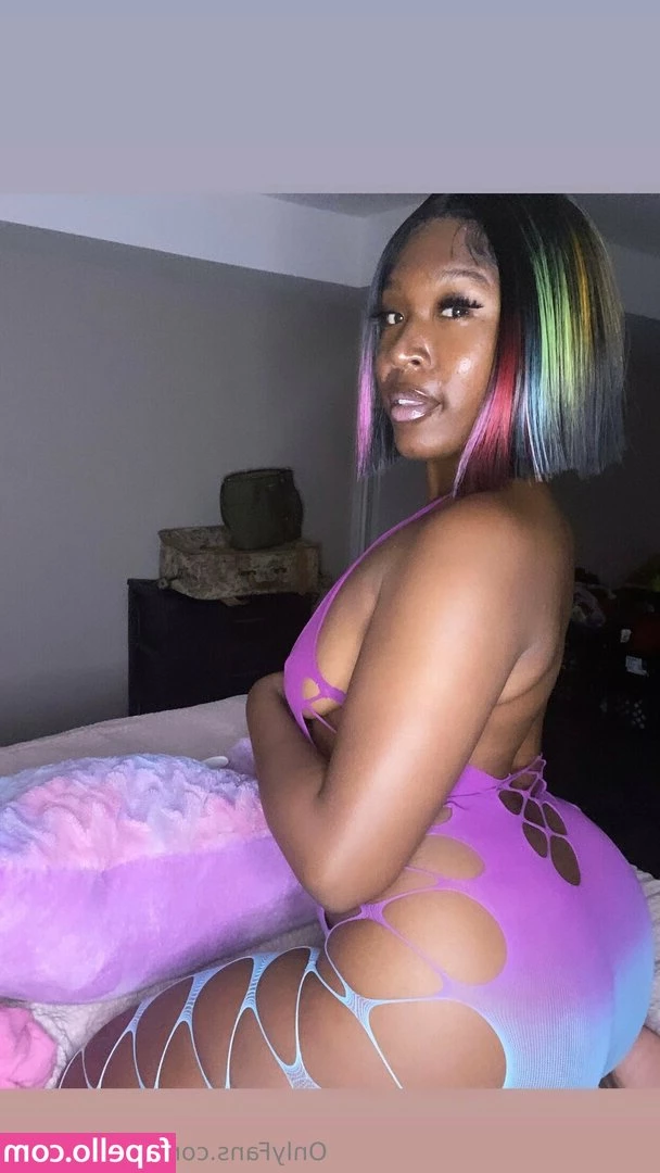 shesblasian - A dirty mind is a terrible thing to waste. Hit me up.💋