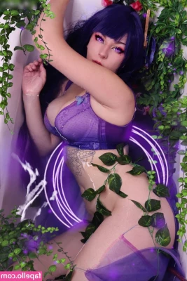Scarlett Sirene [ scarlett-sirene-2 ] - Reporter style