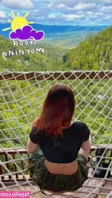 Jenny Diehl [ jenny-diehl ] - Cock on the OF