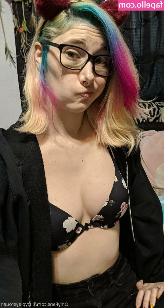 kittyplaysrough - Stream started at 09 14 2024 08 02 pm