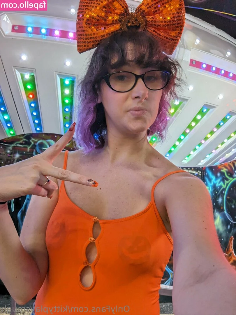 kittyplaysrough - Working on a new video  Coming soon