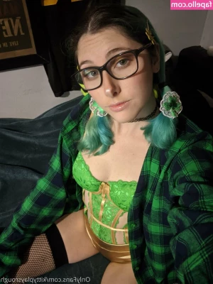 kittyplaysrough - Would you sneak into the bathroom during lunch with me
