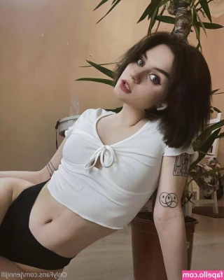 jenni_sunshine [ jenni-sunshine ] - Good morning! Hope you have a great Monday 🥴😈
