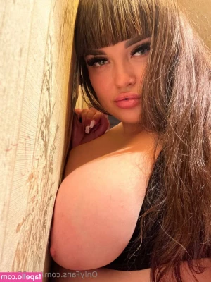 ariamorello - I think you want a piece of me 💋