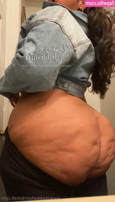 boujeebombshell - come upstairs when you re done babe