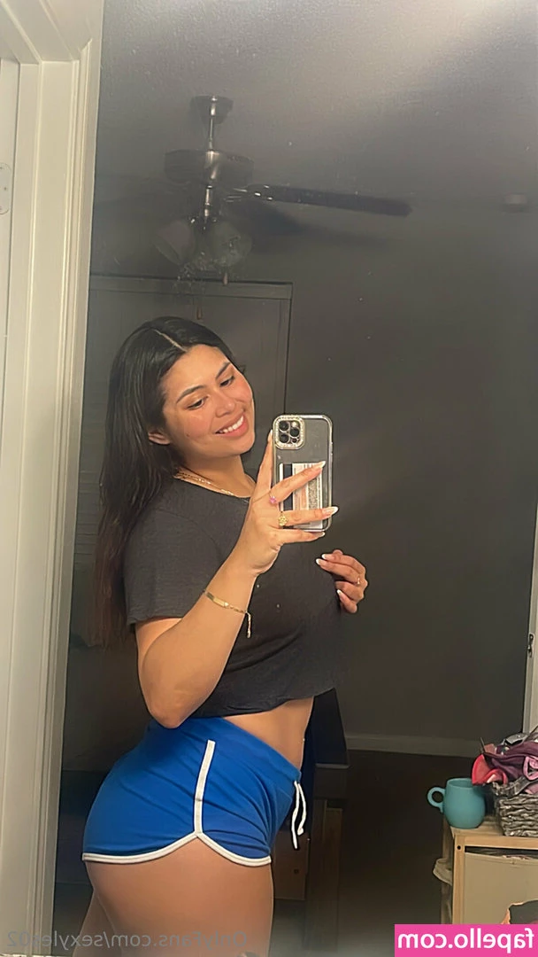 queenles0 - My little cock wanna play