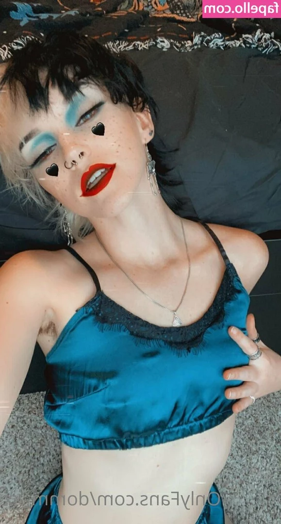 domm_xx [ domm-xx ] - Will you strip it all off of me daddy 😈