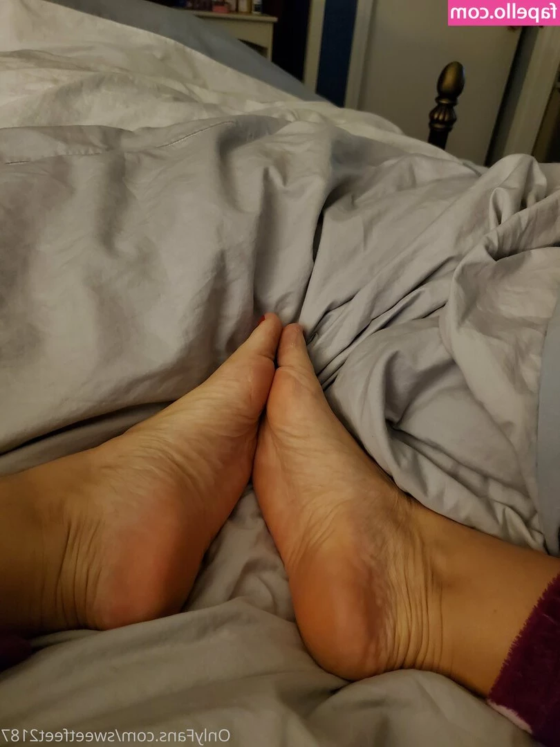 sweetfeet2187 - כמה באלך לזיין אותי במקלחת על הקיר
