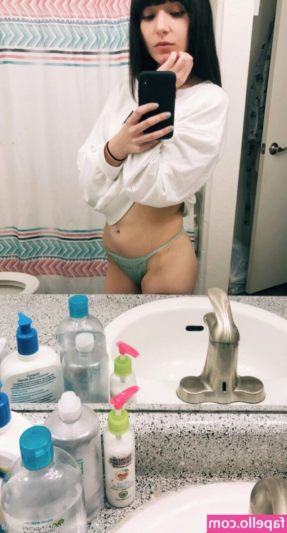 sadkittenkenna - 🍓😈I have already taken off my panties and am going to fuck my