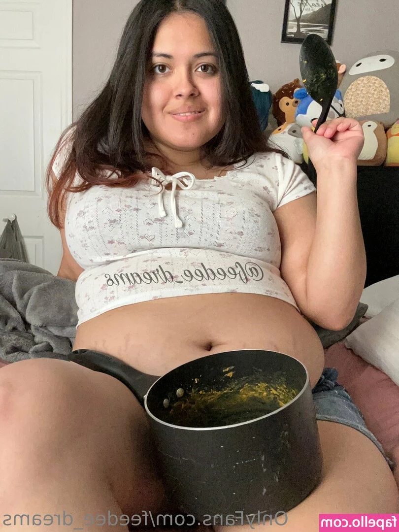 feedee_dreams - Now I am freshly trimmed with a big clitoris!