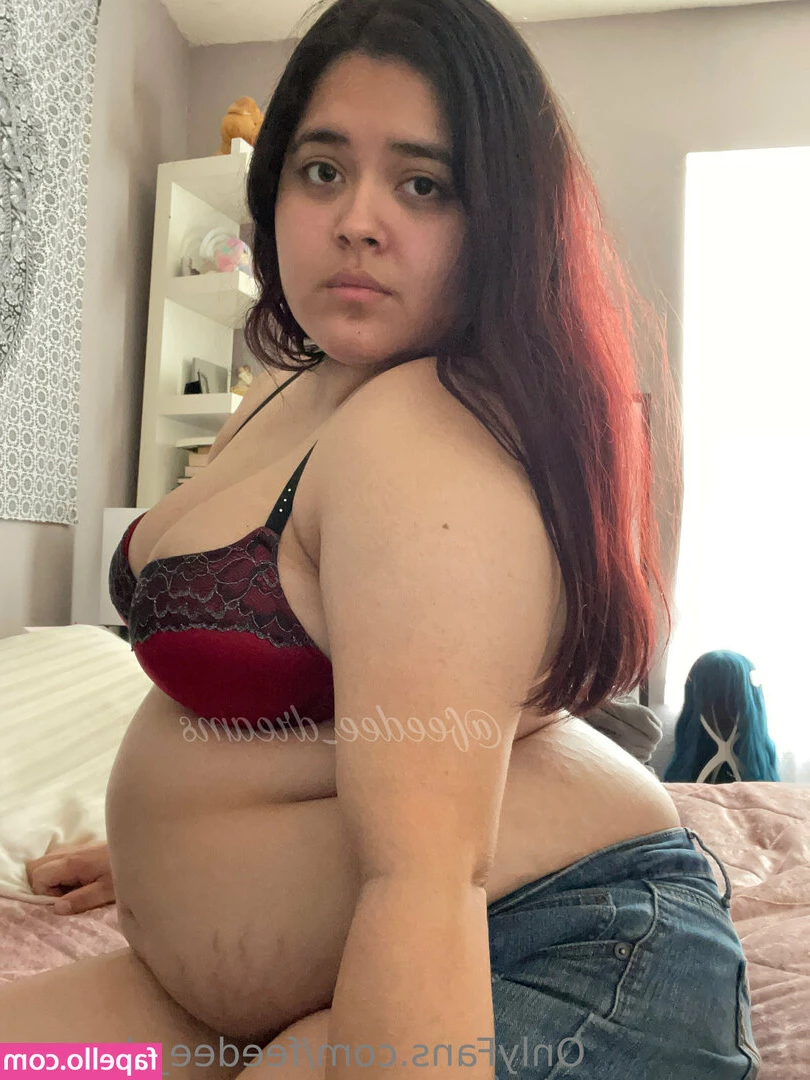 feedee_dreams [ feedee-dreams ] - Would you let me smother you with my tits