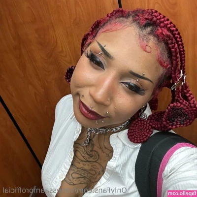 vanessaamorofficial - Sorry wasn’t feeling well tonight everyone! But boudoir Harley