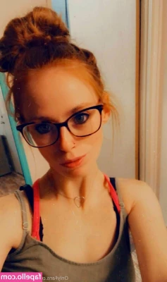 feistylilredfree - Happy Friday, babe! Text me your weekend plans, I'm curious 😉